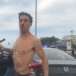 Violência no Trânsito: Motorista de Aplicativo Sofre Agresão de Dois Homens, Incluindo Golpes de Muleta
