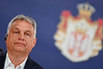 A comitiva do primeiro-ministro da Hungria sofre um acidente na Alemanha, resultando na morte de um policial.