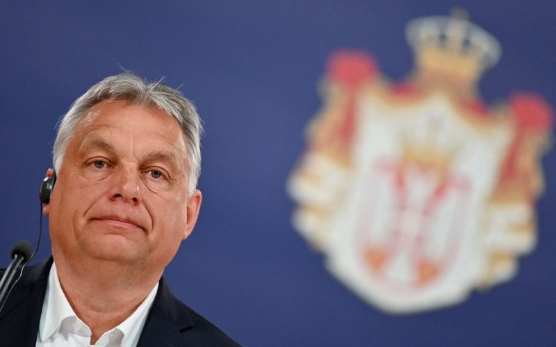 A comitiva do primeiro-ministro da Hungria sofre um acidente na Alemanha, resultando na morte de um policial.