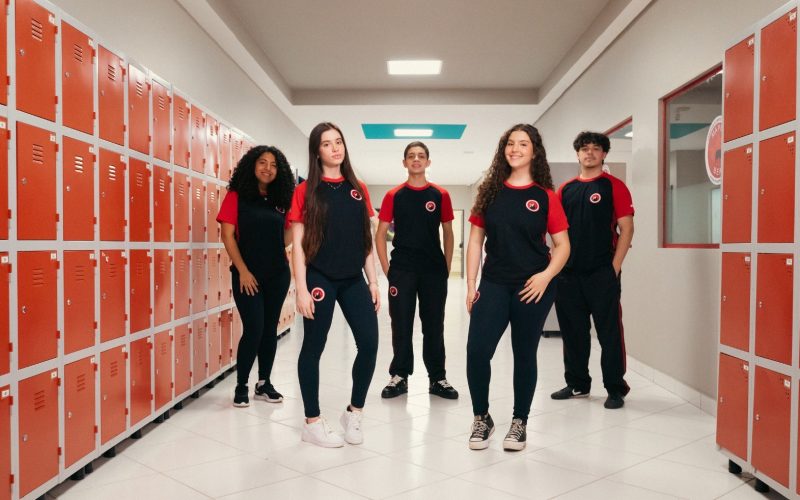 Muito além do bilíngue marca campanha da Maple Bear