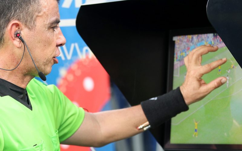 Waldisnei da Cunha Amorim analisa os impactos do VAR na carreira dos árbitros
