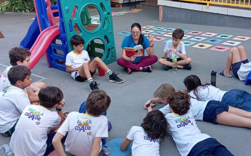 Volta às aulas pede atenção ao uso de telas e ao papel das famílias