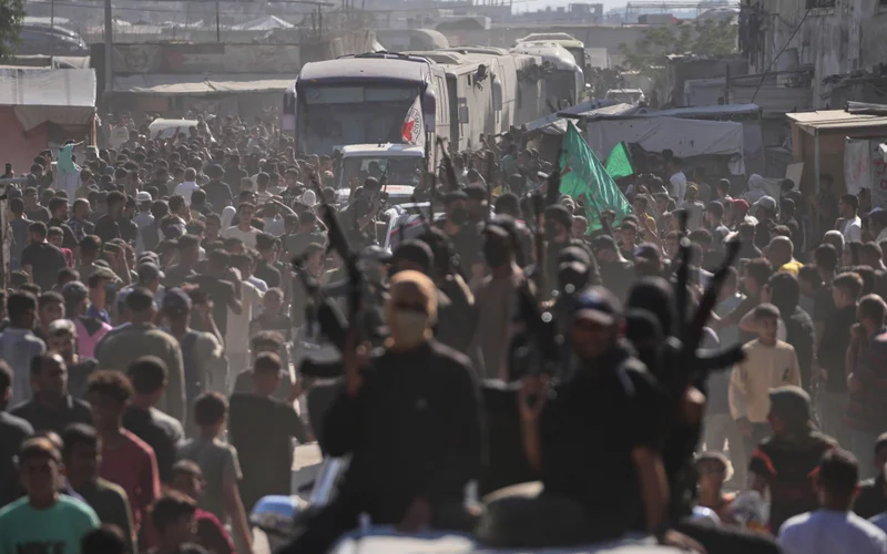 Acordo entre Israel e Hamas inicia libertação de reféns e traz trégua após dois anos de guerra