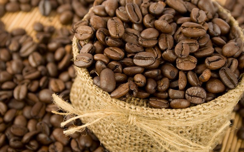 Sobretaxa dos EUA ameaça liderança do Brasil no maior mercado de café do mundo, alerta Cecafé