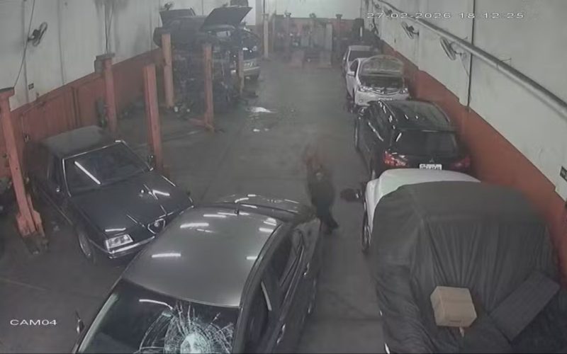 Homem é preso em BH após atropelar chefe e tentar agredi-lo com barra de ferro em acerto de contas