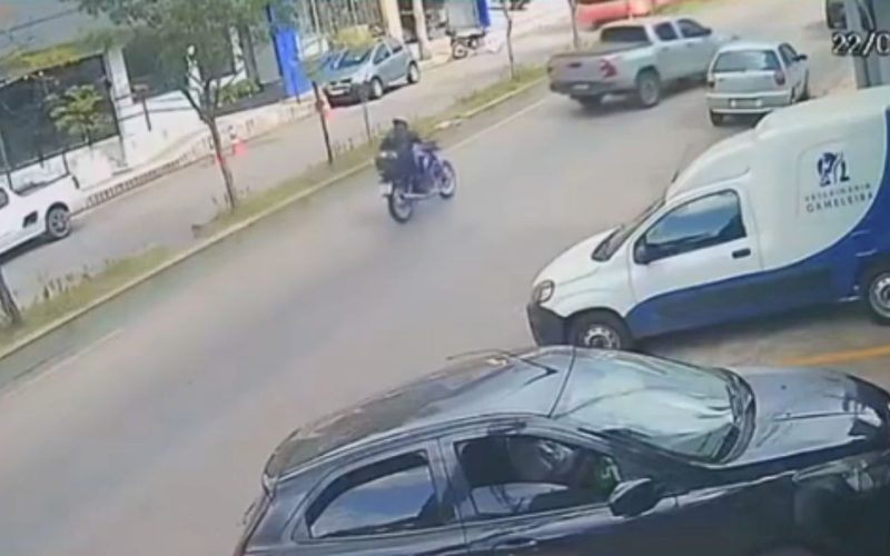 Acidente entre moto e picape em Mariana: assista ao vídeo do ocorrido