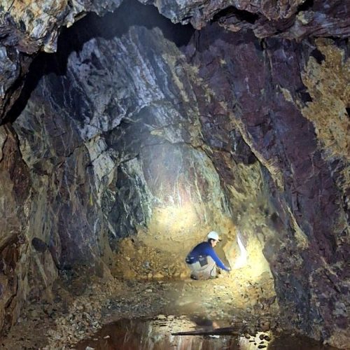Serviço Geológico apresenta à AMIG Brasil mapas estratégicos de cidades mineradoras
