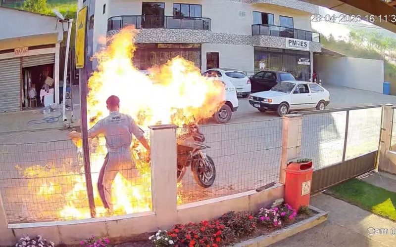 Mãe falece ao intervir em tentativa de incêndio na moto do filho, poucos dias após hospitalização