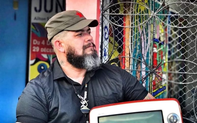 Ailton Santana celebra a identidade pernambucana através de uma arte que atravessa fronteiras