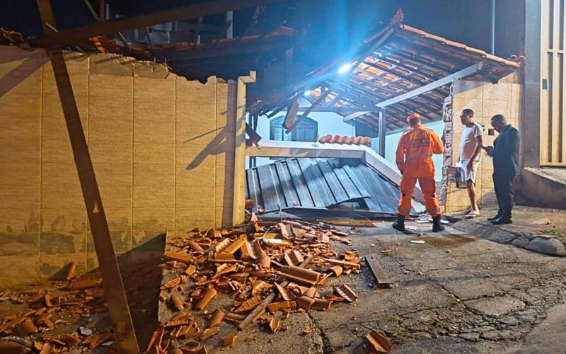Trator fora de controle causa danos ao muro e telhado de residência em Belo Horizonte