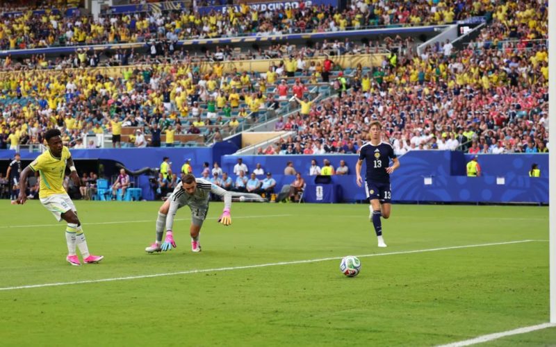 Brasil triunfa sobre a Escócia com 3 a 0, assegurando o primeiro lugar do Grupo C e avançando na Copa